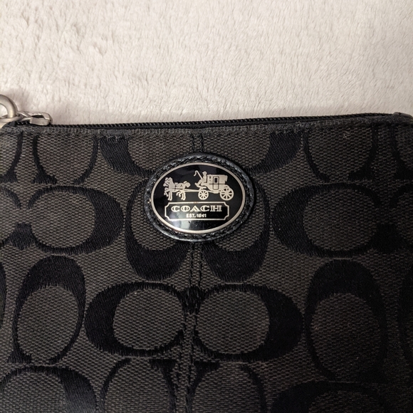 Coach wristlet - Picture 2 of 4